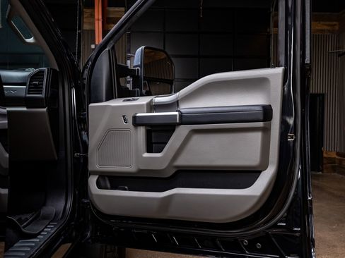 Used 2020 Ford F250 XLT w/ XLT Premium Package image 33