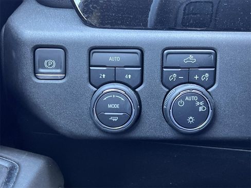 Used 2022 Chevrolet Silverado 1500 LT image 26