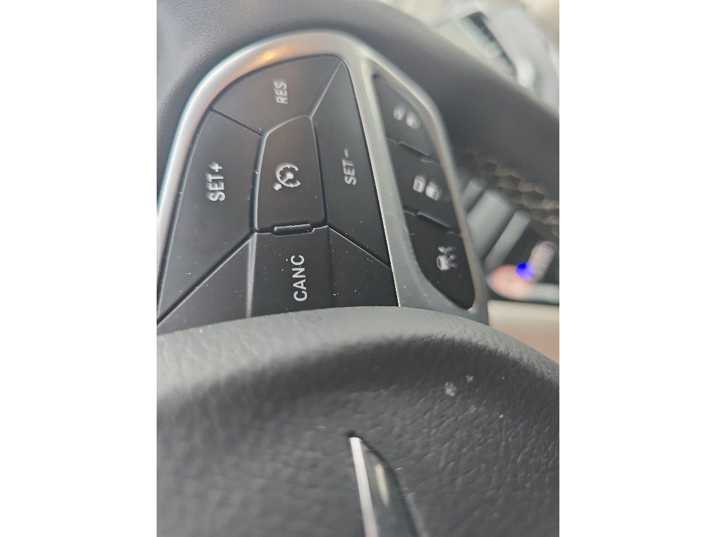 Used 2024 Chrysler Pacifica Touring-L FWD image 17