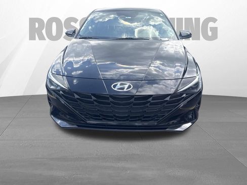Used 2023 Hyundai Elantra SEL FWD image 2