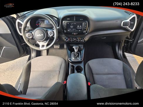 Used 2022 Kia Soul LX image 13