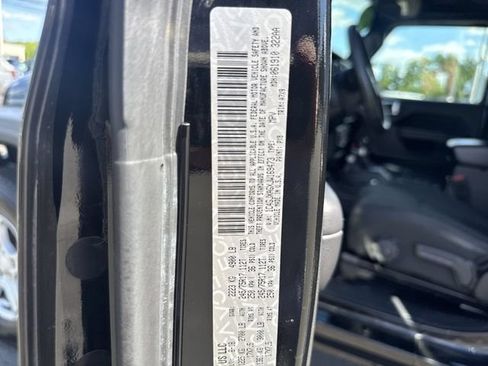 Used 2018 Jeep Wrangler Sport AWD/4WD image 30