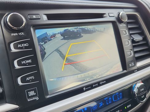 Used 2018 Toyota Highlander Limited image 21