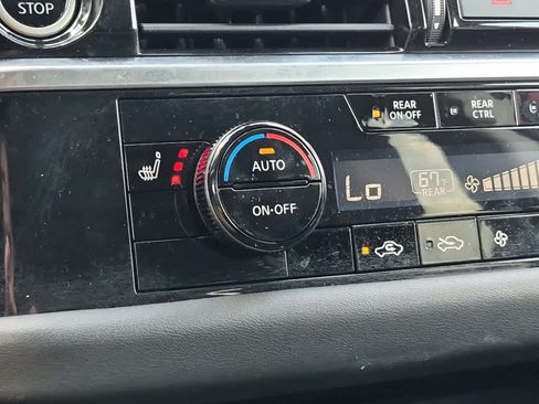Used 2023 Nissan Pathfinder SV AWD/4WD image 17