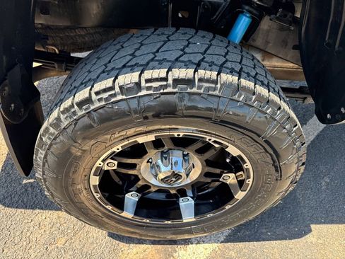 Used 2020 Toyota Tacoma TRD Off-Road AWD/4WD image 37