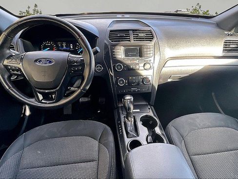 Used 2019 Ford Explorer XLT FWD image 7