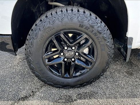Used 2024 Chevrolet Silverado 1500 LT Trail Boss w/ Protection Package AWD/4WD image 11