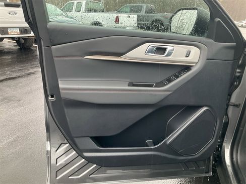 New 2026 Ford Explorer Active w/ Active Comfort Package image 17