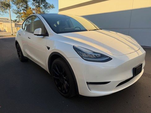 Used 2022 Tesla Model Y Long Range image 2