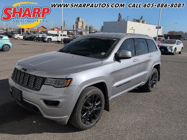 Used 2020 Jeep Grand Cherokee Altitude AWD/4WD image 1