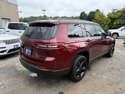 Used 2023 Jeep Grand Cherokee L Limited w/ Luxury Tech Group II AWD/4WD image 7