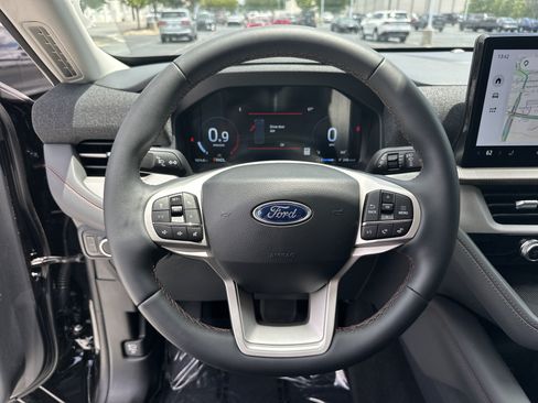 Used 2026 Ford Explorer Active RWD image 18