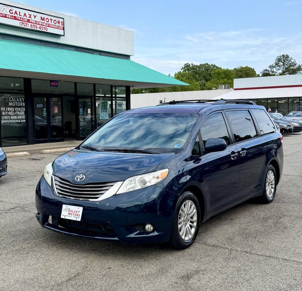 Used 2012 Toyota Sienna XLE FWD image 1