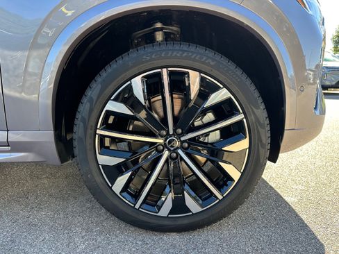 New 2026 Volvo XC90 B6 Plus w/ Protection Package Premier image 7