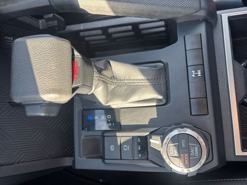 Used 2025 Toyota Tacoma TRD Off-Road image 39