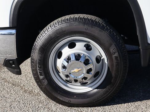 Used 2025 Chevrolet Silverado 3500 LT w/ Convenience Package image 48