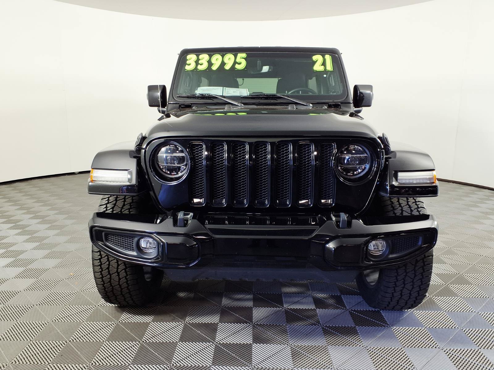 Used 2021 Jeep Wrangler Unlimited Sahara AWD/4WD image 2
