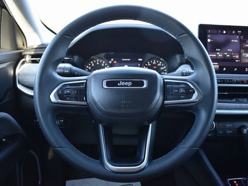 Used 2022 Jeep Compass Latitude image 21