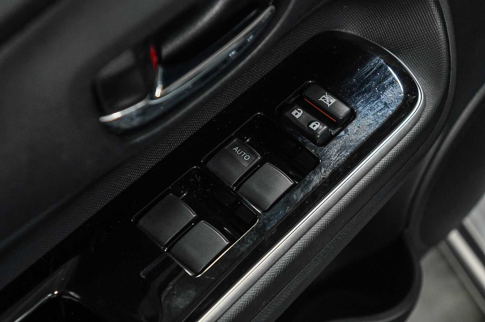 Certified 2019 Toyota Prius C FWD image 23