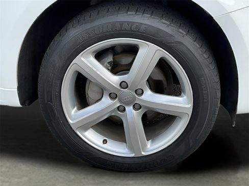 Used 2017 Audi Q5 2.0T Premium Plus w/ Technology Package image 16