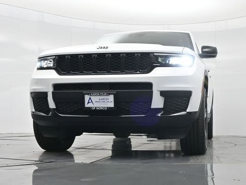New 2025 Jeep Grand Cherokee L Altitude image 38