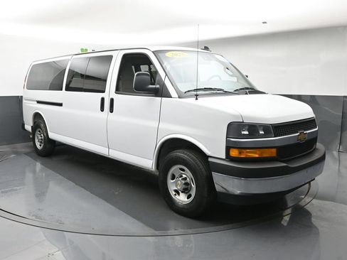 Used 2025 Chevrolet Express 3500 LT w/ LT Preferred Equipment Group RWD image 2