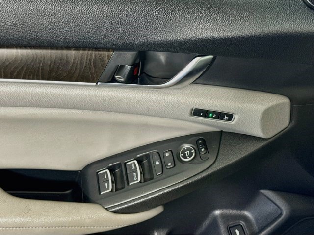 Used 2018 Honda Accord Touring image 23