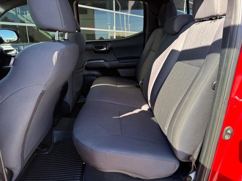 Used 2018 Toyota Tacoma TRD Sport AWD/4WD image 12