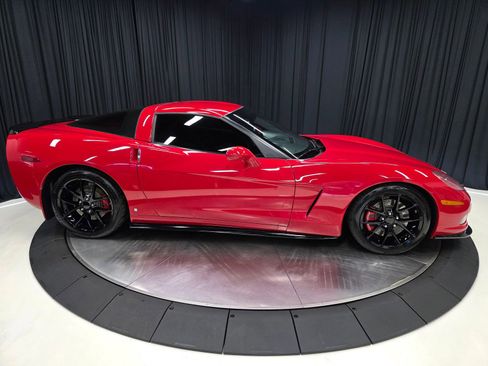 Used 2007 Chevrolet Corvette Coupe w/ Preferred Equipment Group RWD image 13