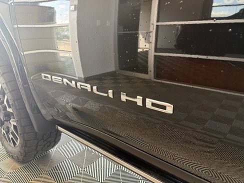 Used 2024 GMC Sierra 2500 Denali Ultimate AWD/4WD image 11