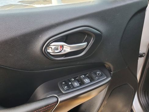 Certified 2020 Jeep Cherokee Trailhawk w/ Cold Weather Group image 9