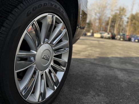 Used 2018 Cadillac Escalade Platinum image 11