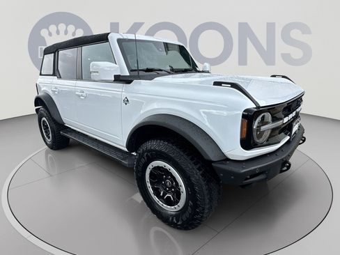 Used 2023 Ford Bronco Outer Banks w/ Sasquatch Package AWD/4WD image 2