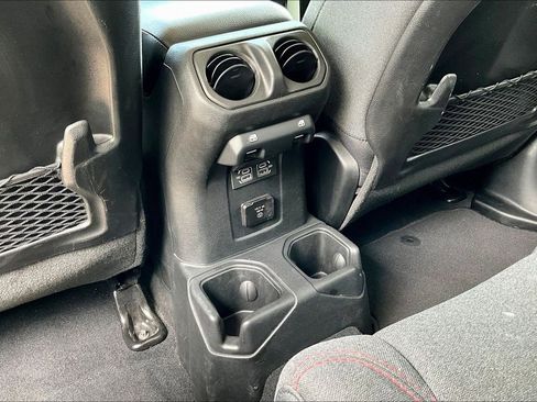 Used 2025 Jeep Wrangler Unlimited Rubicon AWD/4WD image 11