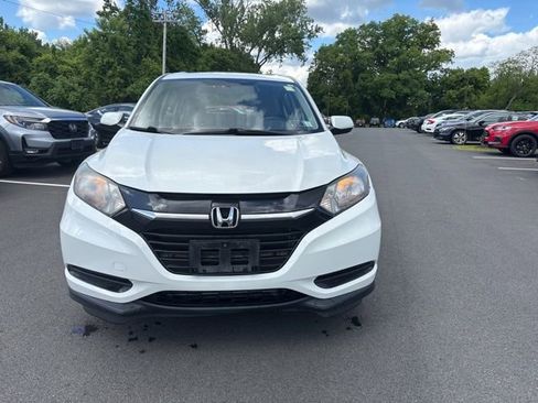 Used 2017 Honda HR-V LX image 3