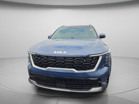 Used 2025 Kia Sorento S w/ Panoramic Sunroof Package FWD image 3