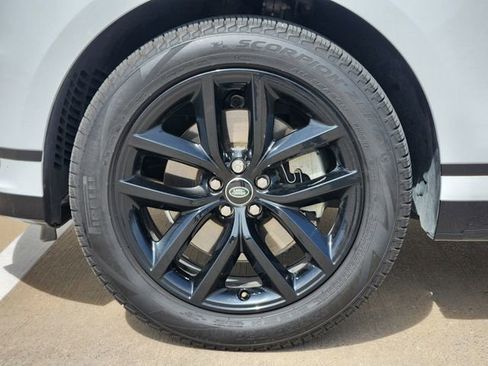 Used 2025 Land Rover Range Rover Velar Dynamic SE image 10