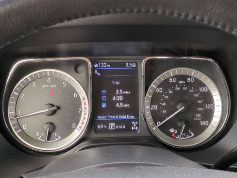 Used 2019 Nissan Titan SL w/ Midnight Edition image 28