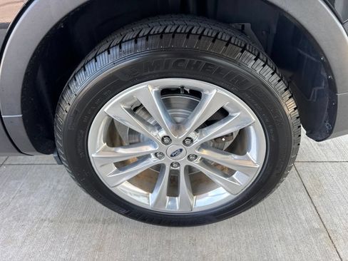 Used 2018 Ford Explorer Limited w/ Equipment Group 301A AWD/4WD image 18