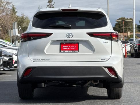 New 2026 Toyota Highlander XLE image 8