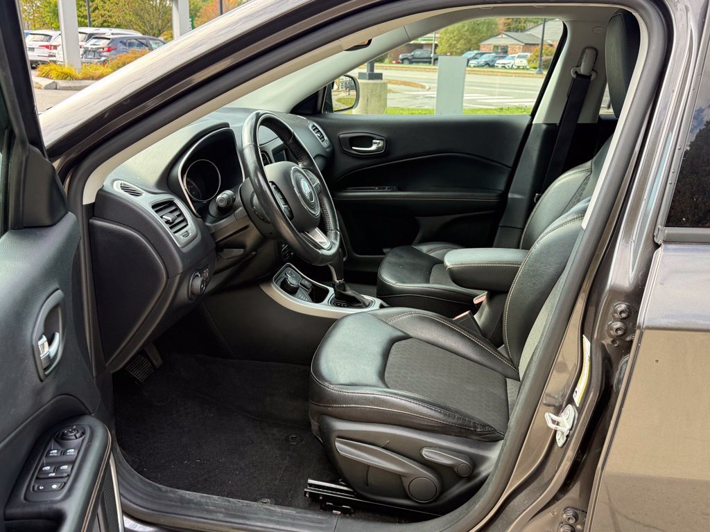 Used 2019 Jeep Compass Latitude w/ Cold Weather Group AWD/4WD image 28