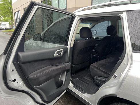 Used 2014 Nissan Pathfinder SV FWD image 8