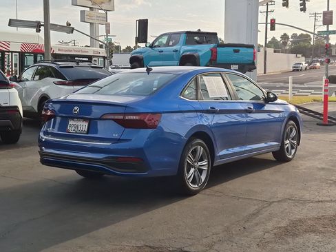 Used 2024 Volkswagen Jetta SE FWD image 8