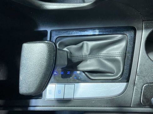 Used 2024 Hyundai Elantra SEL FWD image 17