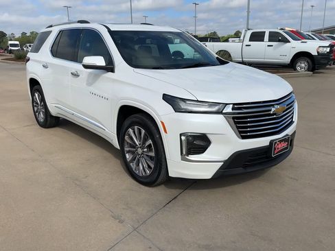 Used 2023 Chevrolet Traverse Premier image 3