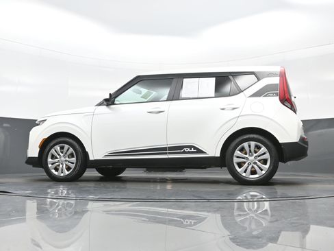 Used 2021 Kia Soul LX FWD image 25