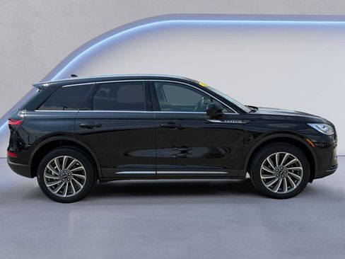 Used 2023 Lincoln Corsair Reserve FWD image 2