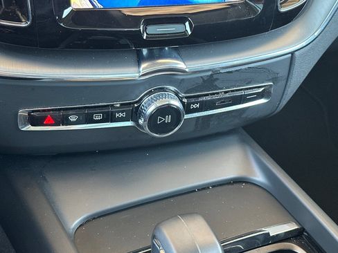 Used 2024 Volvo XC60 B5 Core AWD/4WD image 28