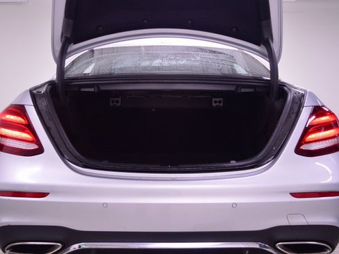 Used 2018 Mercedes-Benz E 300 E 300 image 39