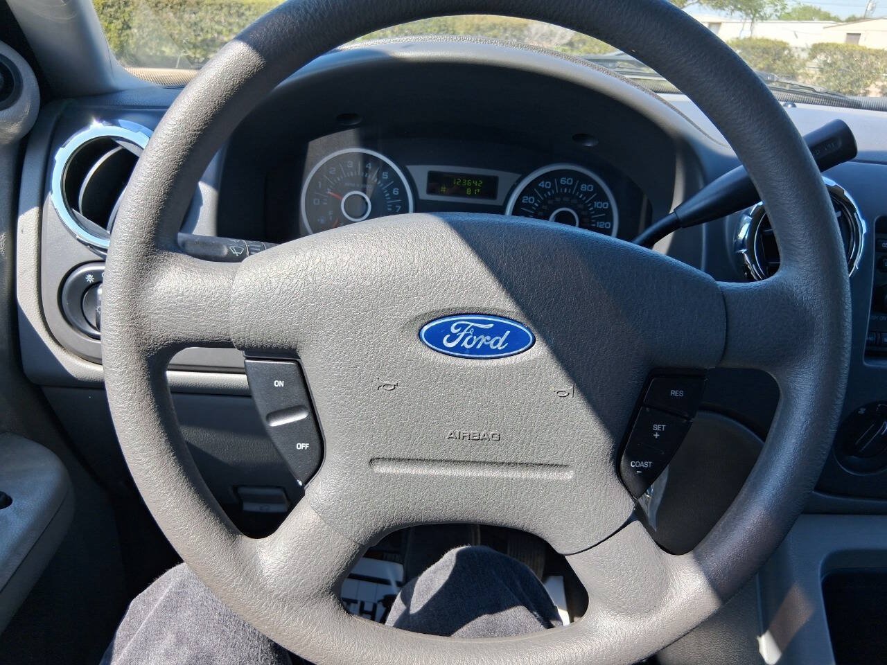 Used 2006 Ford Expedition XLT RWD image 20